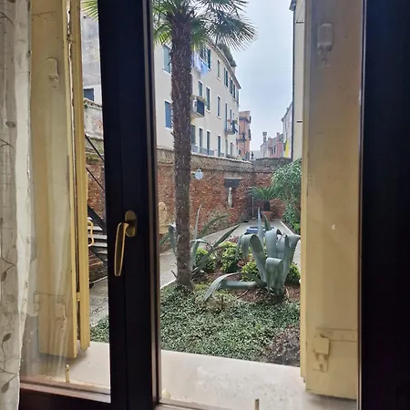 Apartment Canal Venice